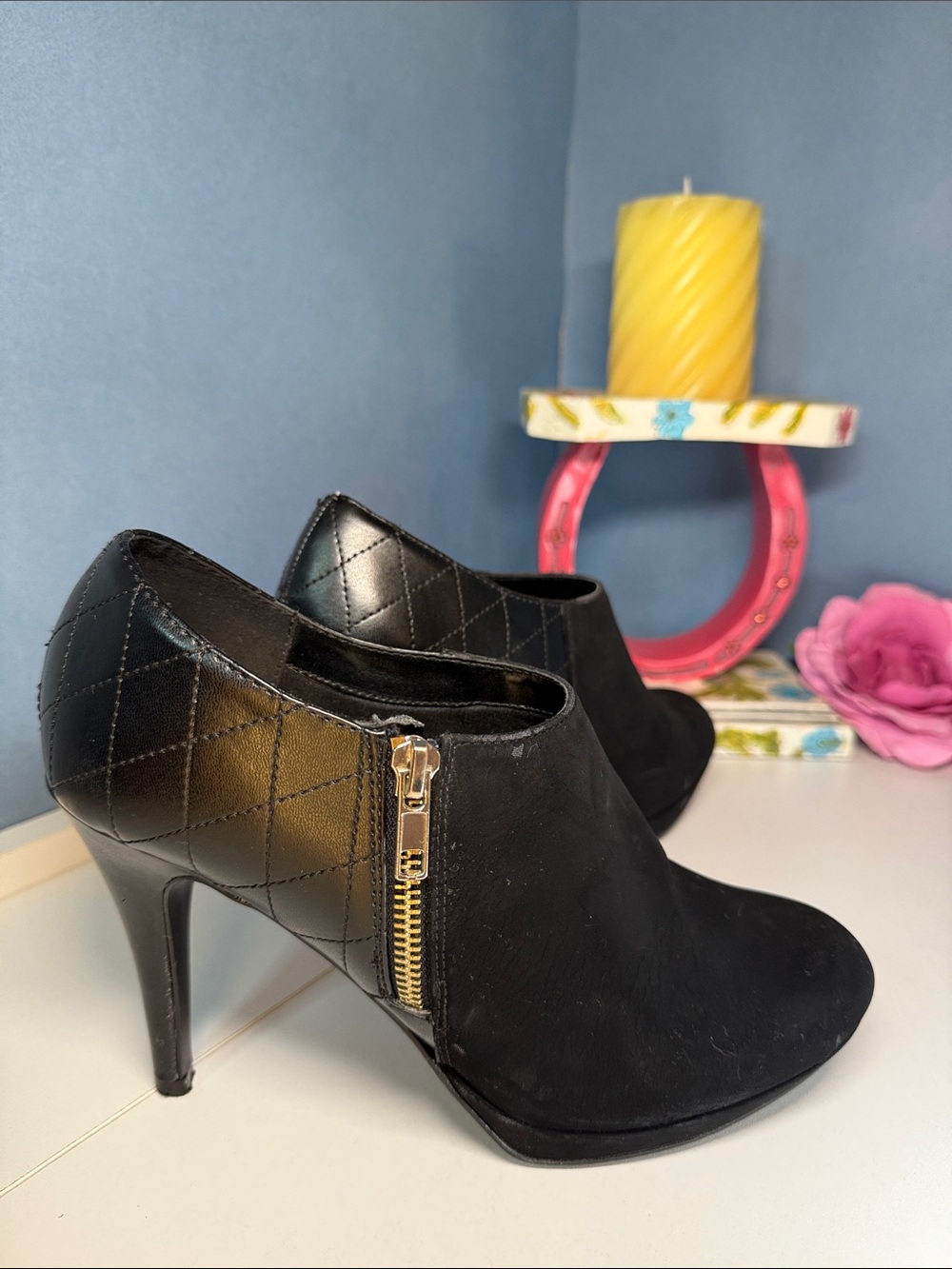 IMPO women's 8M Black Quilted High-Heel Ankle Booties with Gold Zip